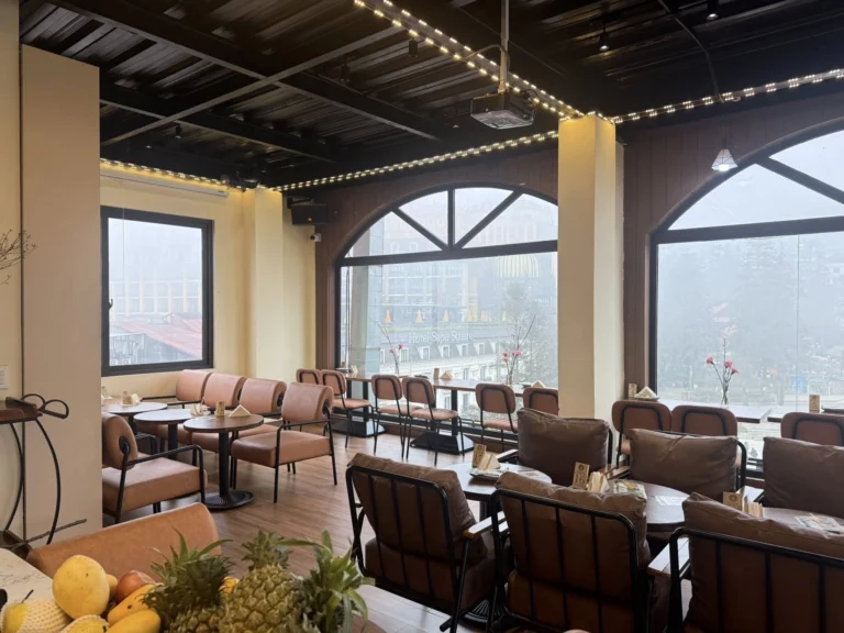 Đón bình minh trên đỉnh Fansipan: Trải nghiệm ‘săn mây’ để đời