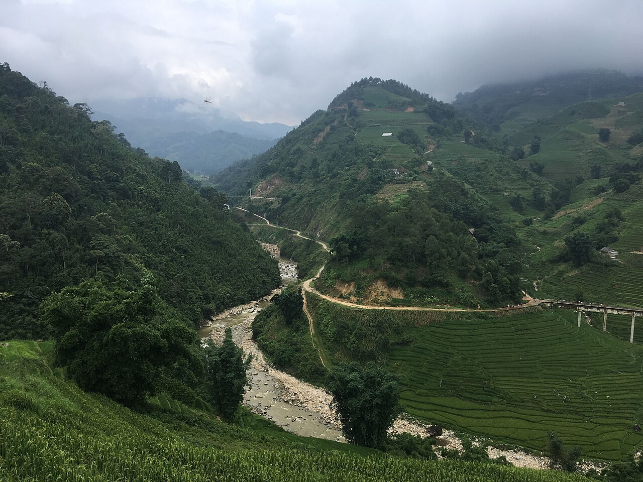 Thung lũng Mường Hoa phía Lao Chải — ruộng và sông